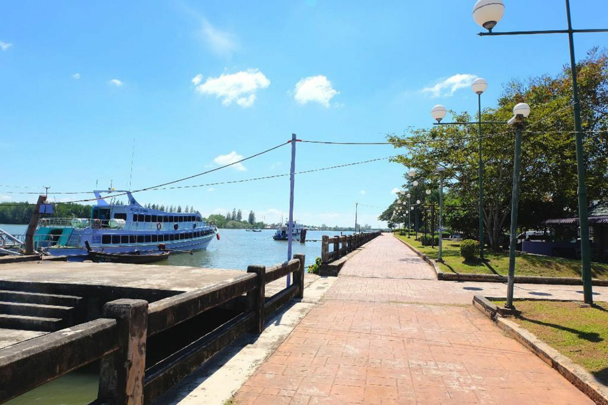 Готель Krabi Marina Seaview Екстер'єр фото