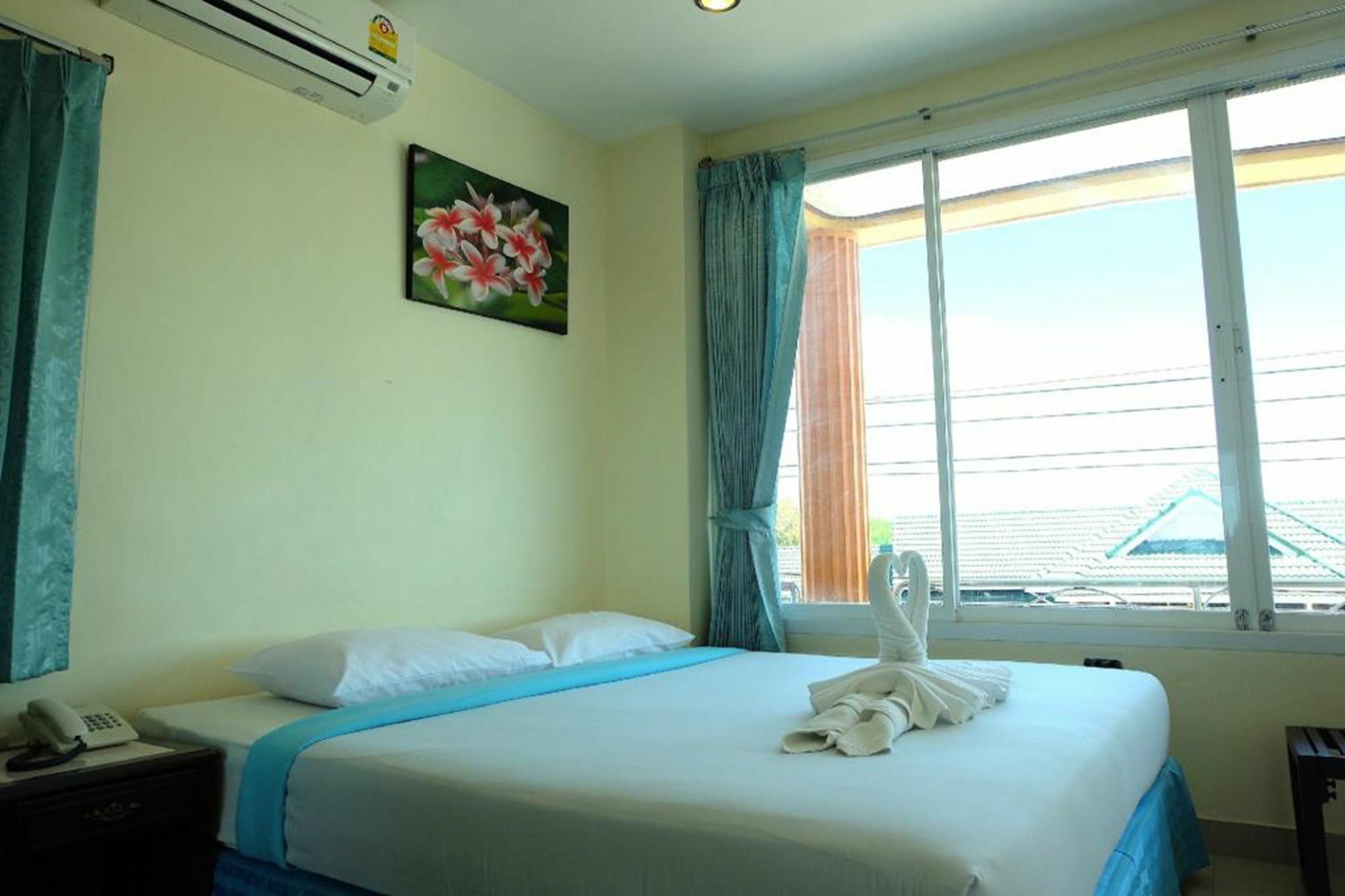 Готель Krabi Marina Seaview Екстер'єр фото
