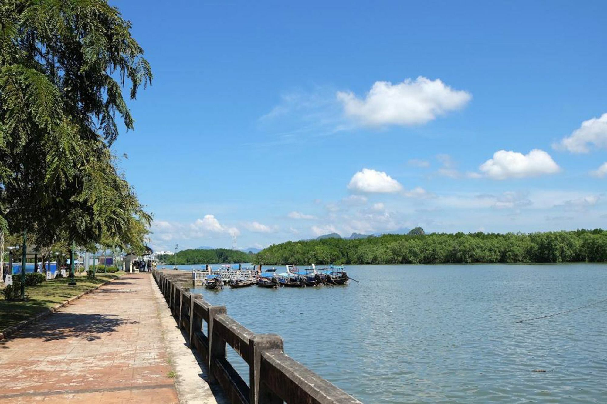 Готель Krabi Marina Seaview Екстер'єр фото